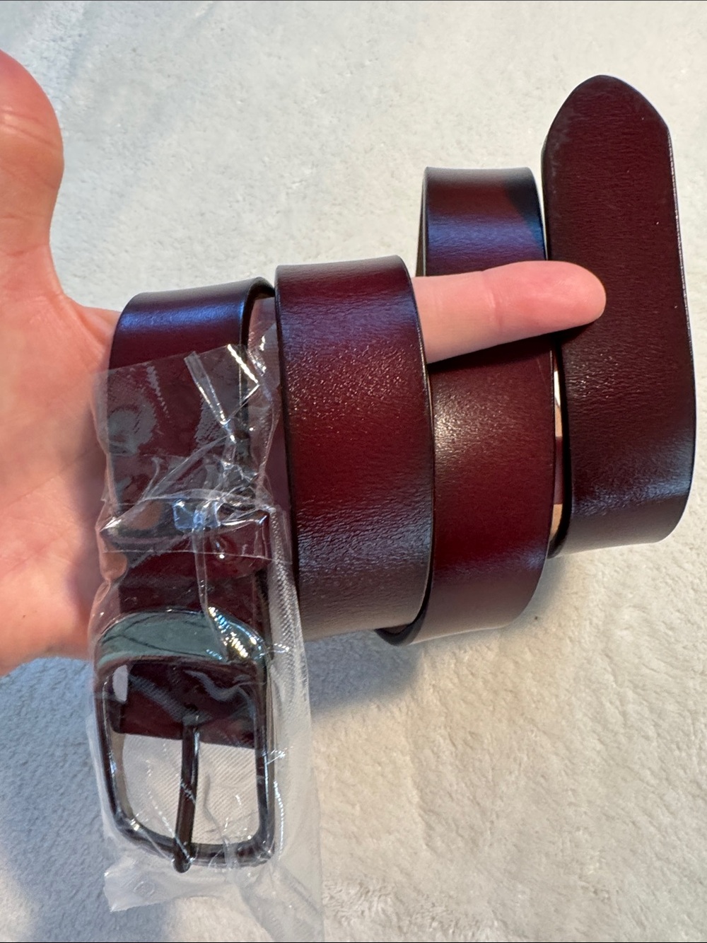 NWOT unbranded leather cordovan belt w/gun metal color buckle. 115 cm.